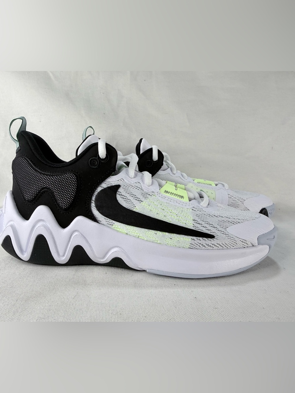 Nike Big Kids 6.5Y White and Light Green Basketball Sneakers